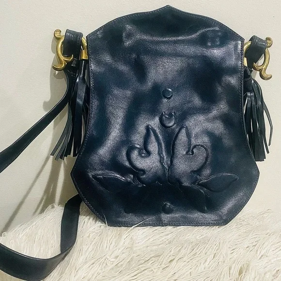 Women’s Vintage Carol Hearty Black Leather Baroque Embossed Shoulder Bag - Picture 1 of 7